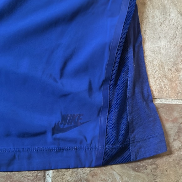 Nike top - Picture 4 of 7